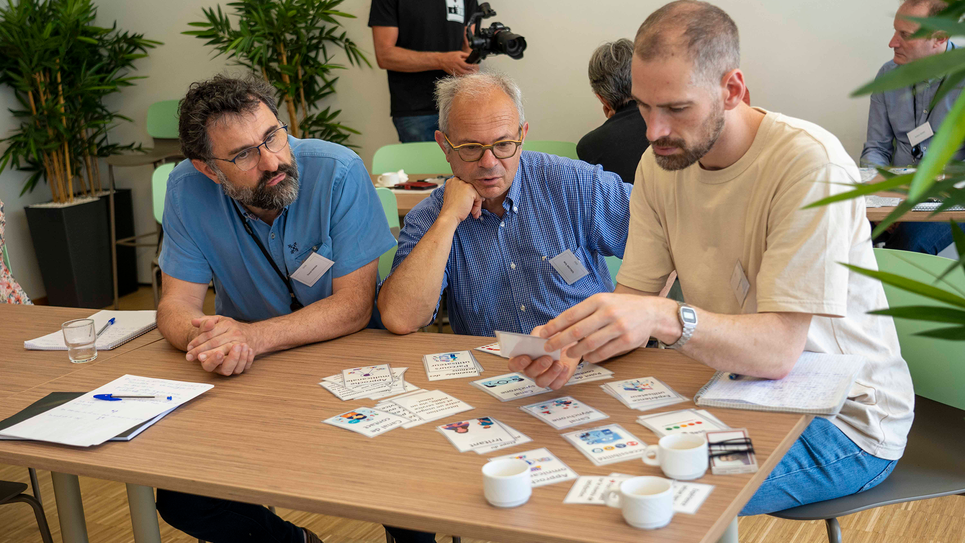 Jeu de cartes en groupe qui met à l’épreuve les connaissances des participants sur le lexique de l’expérience usagers