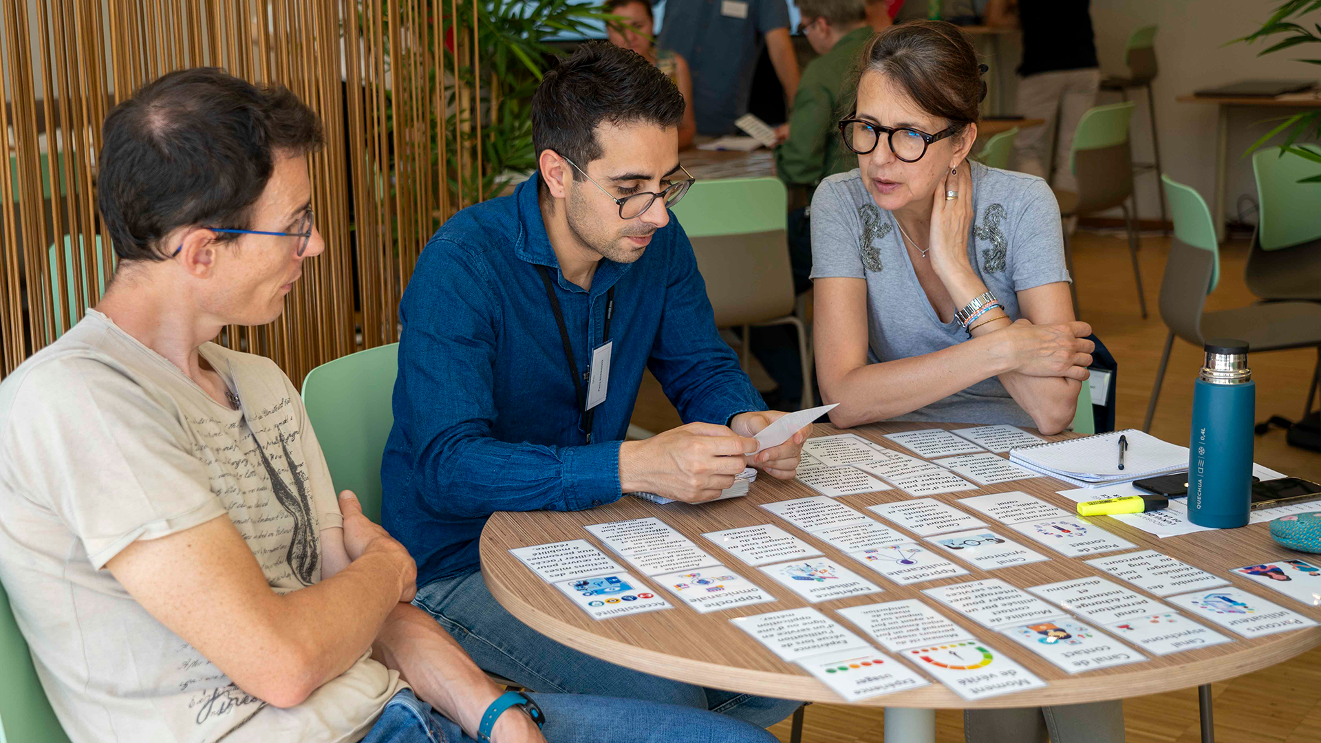 Jeu de cartes en groupe qui met à l’épreuve les connaissances des participants sur le lexique de l’expérience usagers