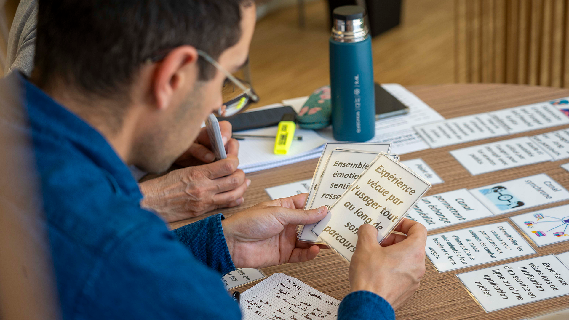 Jeu de cartes en groupe qui met à l’épreuve les connaissances des participants sur le lexique de l’expérience usagers